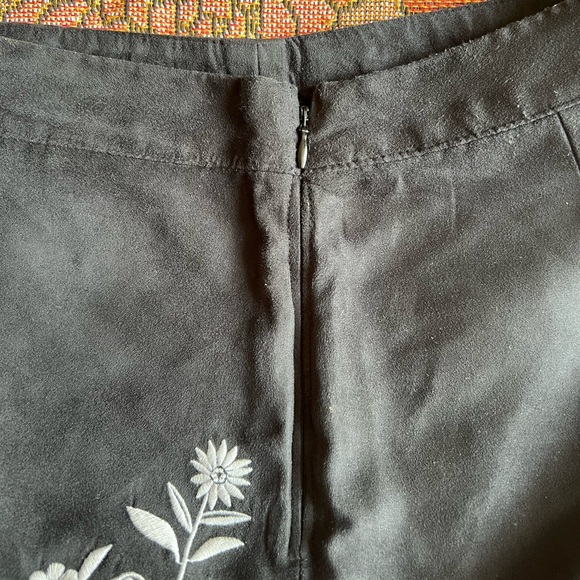 Hollister Faux Suede Shorts - sz 3 - Picture 4 of 7